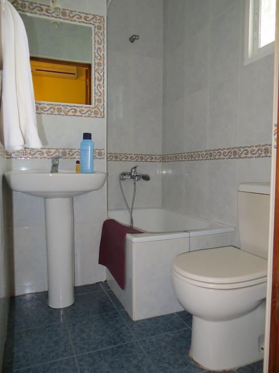 Hostal Restaurante Reina El Tejar Zewnętrze zdjęcie