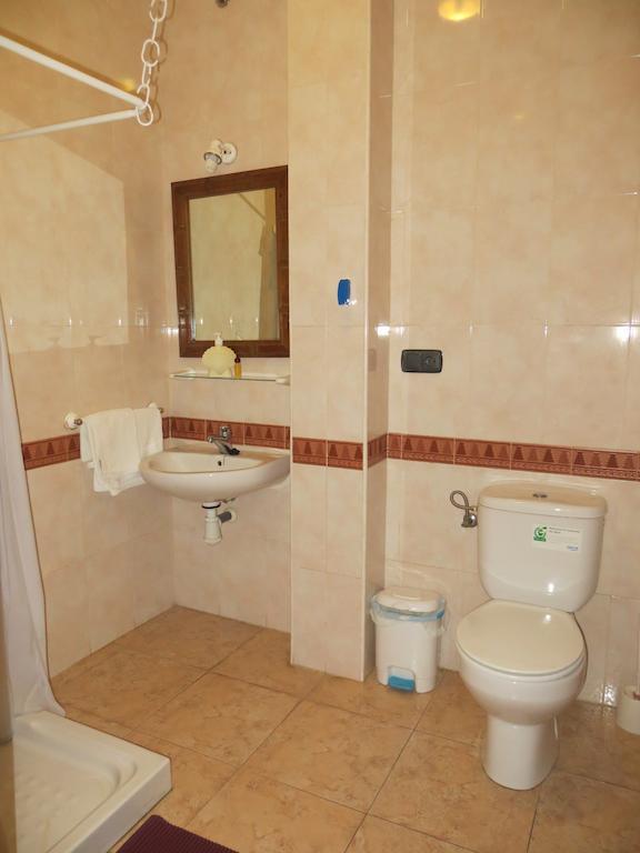 Hostal Restaurante Reina El Tejar Zewnętrze zdjęcie