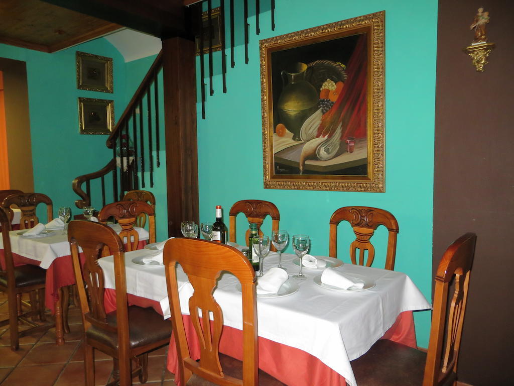 Hostal Restaurante Reina El Tejar Zewnętrze zdjęcie