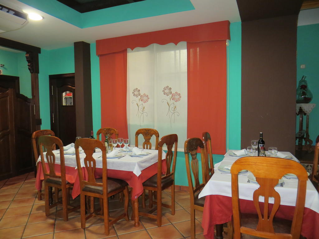 Hostal Restaurante Reina El Tejar Zewnętrze zdjęcie