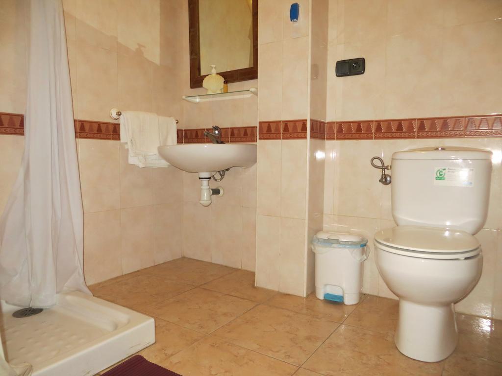 Hostal Restaurante Reina El Tejar Zewnętrze zdjęcie