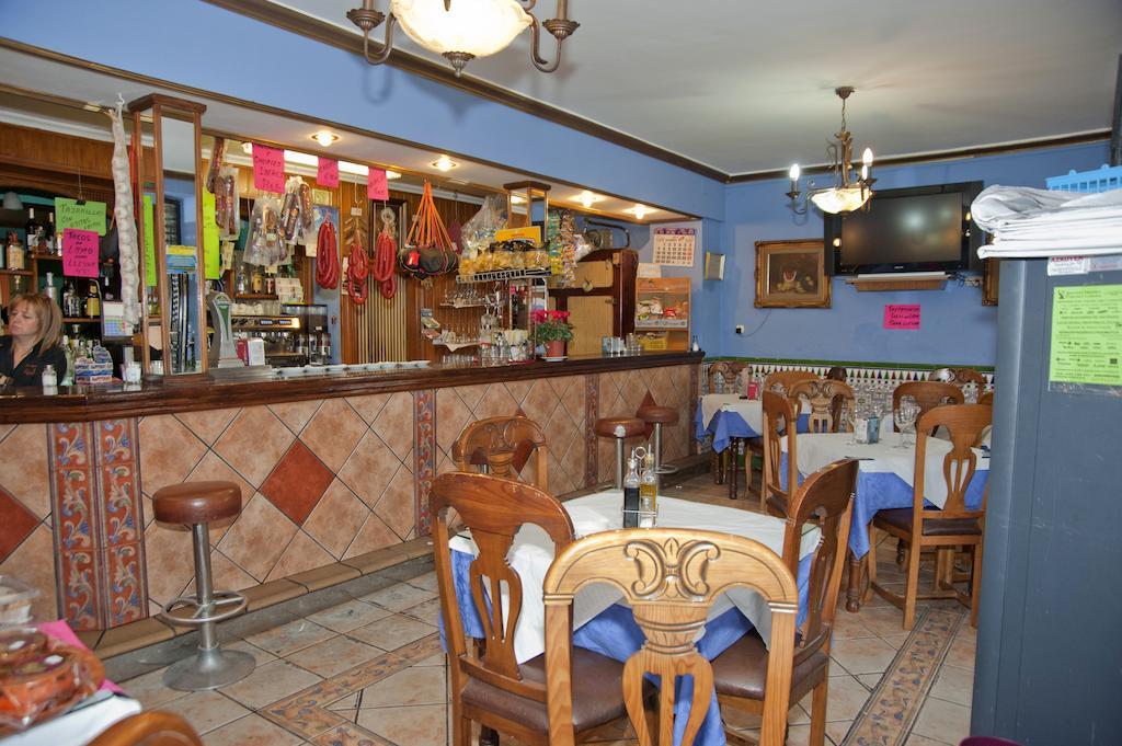 Hostal Restaurante Reina El Tejar Zewnętrze zdjęcie