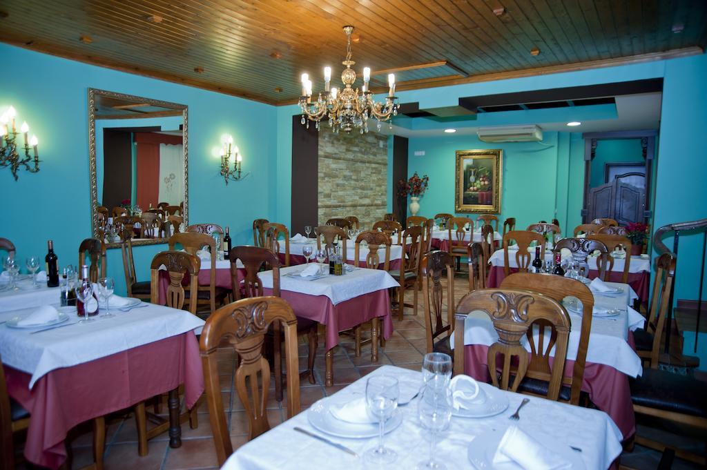 Hostal Restaurante Reina El Tejar Zewnętrze zdjęcie